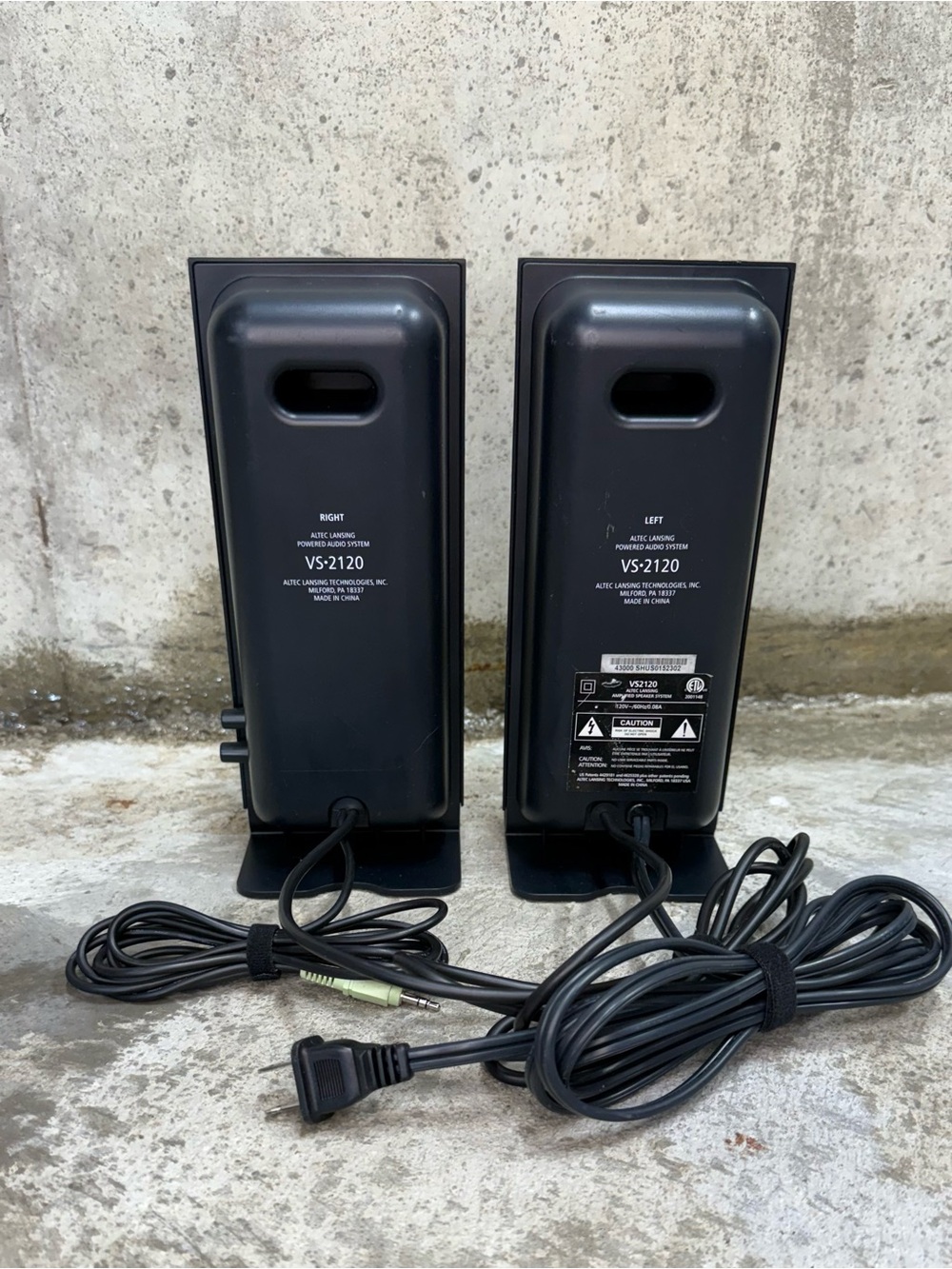 Altec Lansing VS2120 Powered Stereo Computer Speakers - Picture 5 of 9